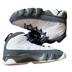 AIR JORDAN 9 RETRO • Men’s 8.5 • Never worn